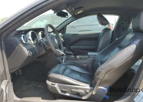 2005 Ford Mustang z USA, uszkodzony, nr VIN 1ZVFT80N555141942